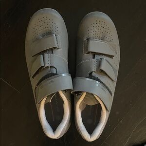 Cycling shoes with clips- Size 40/ 7.5